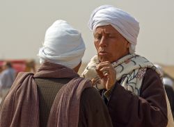 Dsc 1925 Zwei Mnner Im Gesprch